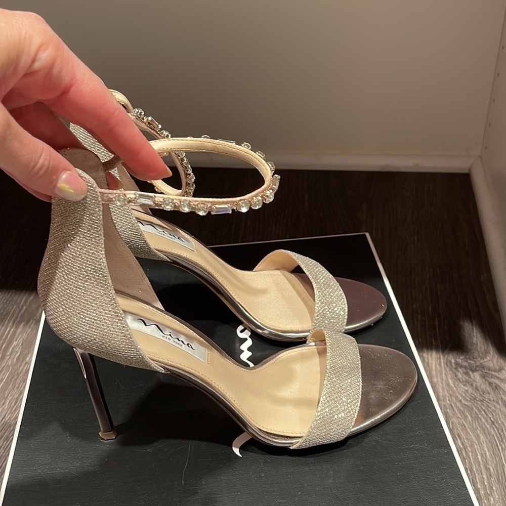 Like new - work once Nina- Deena champagne dream heels sz 9.5 - Picture 2 of 6